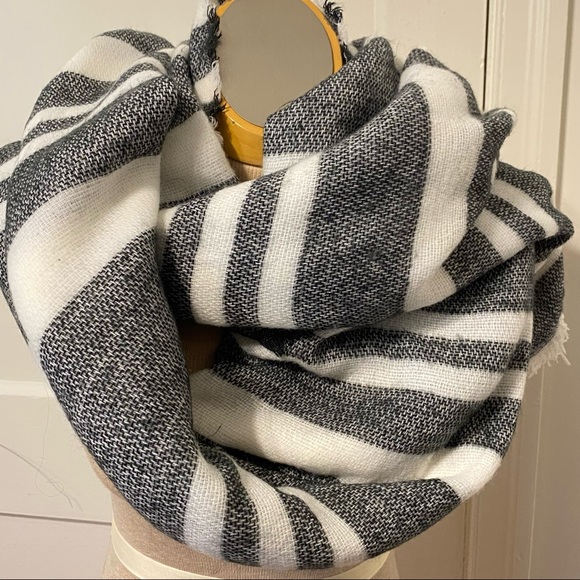 Black and White Bold Striped Blanket-Scarf, Shawl, Wrap or Throw - Picture 6 of 8
